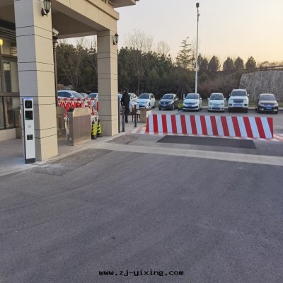 河(hé)北(běi)省(shěng)纪檢監察工作(zuò)保障中(zhōng)心(xīn)車牌(pái)識别路(lù)障翻闆機(jī)